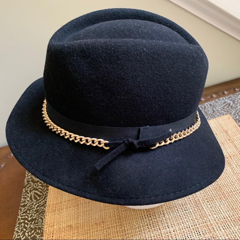 Vintage women’s black felt Fedora from 1940s - 50s